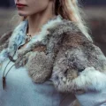 Возьмите Меховая пелерина с фибулами напрокат (Фото 4) в Москве