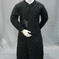 Возьмите Черный халат-поддоспешник напрокат (Фото 3) в Москве