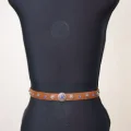 Возьмите Коричневый тонкий пояс с камнями напрокат (Фото 4) в Москве