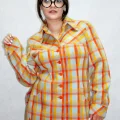 Возьмите ЖЕНСКИЙ КОСТЮМ 70-80 х годов (оранжевая клетка) напрокат (Фото 3) в Москве