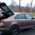 Возьмите Автомобиль Skoda Rapid 2022 напрокат (Фото 3) в Санкт-Петербурге