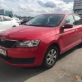 Возьмите Автомобиль Skoda Rapid МКПП напрокат (Фото 1) в Санкт-Петербурге
