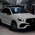 Возьмите Автомобиль Mercedes-Benz GLE 350d  напрокат (Фото 1) в Санкт-Петербурге