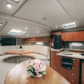Возьмите Катер прогулочный Эфир Chaparral 330  напрокат (Фото 10) в Санкт-Петербурге