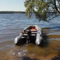 Возьмите Лодка ПВХ Антей-420 с мотором Suzuki 20л.с. с носовым тентом напрокат (Фото 2) в Санкт-Петербурге