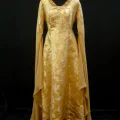 Возьмите Золотое средневековое эльфийское платье принцессы, царевцы, королевы напрокат (Фото 15) в Москве