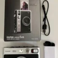 Возьмите Фотоаппарат моментальной печати Fujifilm Instax mini Evo Black напрокат (Фото 3) в Москве
