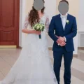 Возьмите Сказочно красивое кружевное длинное свадебное платье цвета айвори напрокат (Фото 1) в Москве
