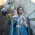 Возьмите Костюм царицы северной королевы эльфийки северянки викинги напрокат (Фото 22) в Москве