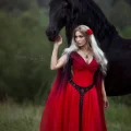 Возьмите Красно-черное обмре средневековое королевское платье вампира принцессы эльфийки чародейки напрокат (Фото 2) в Москве