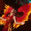 Возьмите Женский костюм платье феникса с большими перьевыми крыльями напрокат (Фото 12) в Москве