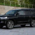 Возьмите Toyota Land Cruiser 200 Рестайлинг 2  2019 напрокат (Фото 1) в Москве