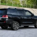 Возьмите Toyota Land Cruiser 200 Рестайлинг 2  2019 напрокат (Фото 2) в Москве