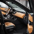 Возьмите Range Rover Velar  напрокат (Фото 9) в Москве
