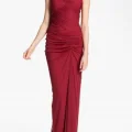 Возьмите Платье Adrianna Papell Red Ruched Mesh Gown Размеры 44, 46, 48 напрокат (Фото 1) в Москве