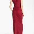 Возьмите Платье Adrianna Papell Red Ruched Mesh Gown Размеры 44, 46, 48 напрокат (Фото 4) в Москве