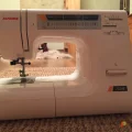 Возьмите Швейная машинка Janome 7524E напрокат (Фото 4) в Москве