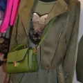 Возьмите Куртка хаки зеленая велюровая замшевая косуха напрокат (Фото 2) в Москве