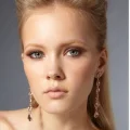 Возьмите Серьги GIVENCHY Drop Earrings Long Gold/Silver	 напрокат (Фото 3) в Москве
