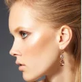 Возьмите Серьги GIVENCHY Drop Earrings Short розовое золото и черный метал	 напрокат (Фото 2) в Москве