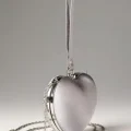 Возьмите Клатч Dollhouse Silver Heart Clutch напрокат (Фото 1) в Москве