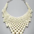 Возьмите Колье Rj Graziano Faux Pearl Necklace напрокат (Фото 2) в Москве