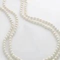 Возьмите Колье Sarah Coventry Faux Pearl Necklace Long VTG напрокат (Фото 4) в Москве