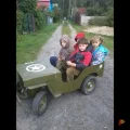 Возьмите Четырехместный детский джип (электромобиль) напрокат (Фото 1) в Москве