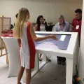 Возьмите Интерактивный сенсорный стол напрокат (Фото 1) в Москве