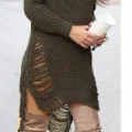 Возьмите Женский свитер рваный хаки напрокат (Фото 2) в Москве