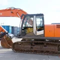 Возьмите Гусеничный экскаватор Hitachi ZX200LC напрокат (Фото 2) в Москве