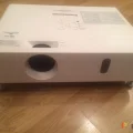 Возьмите Видеопроектор Panasonic pt-vx42 напрокат (Фото 1) в Москве