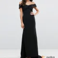 Возьмите Черное платье Jarlo Off Shoulder Slim Gown напрокат (Фото 2) в Москве