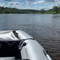 Возьмите Лодка ПВХ Лодка НДНД Big Boat Regat 380см с ПЛМ Suzuki 20л.с. напрокат (Фото 1) в Москве