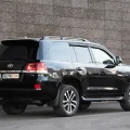 Возьмите Toyota Land Cruiser 200 напрокат (Фото 3) в Москве