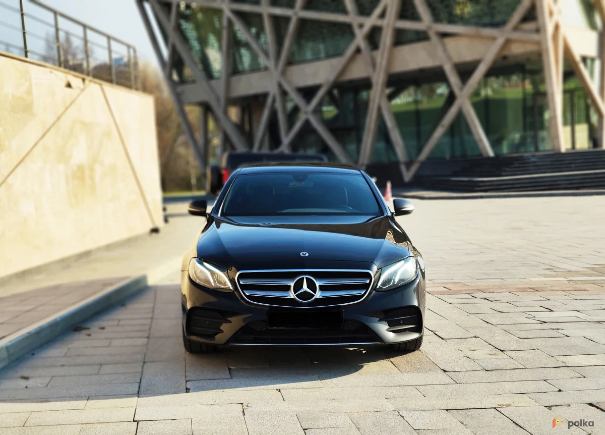 Возьмите Mercedes-Benz E220D 4MATIC напрокат (Фото 1) в Москве
