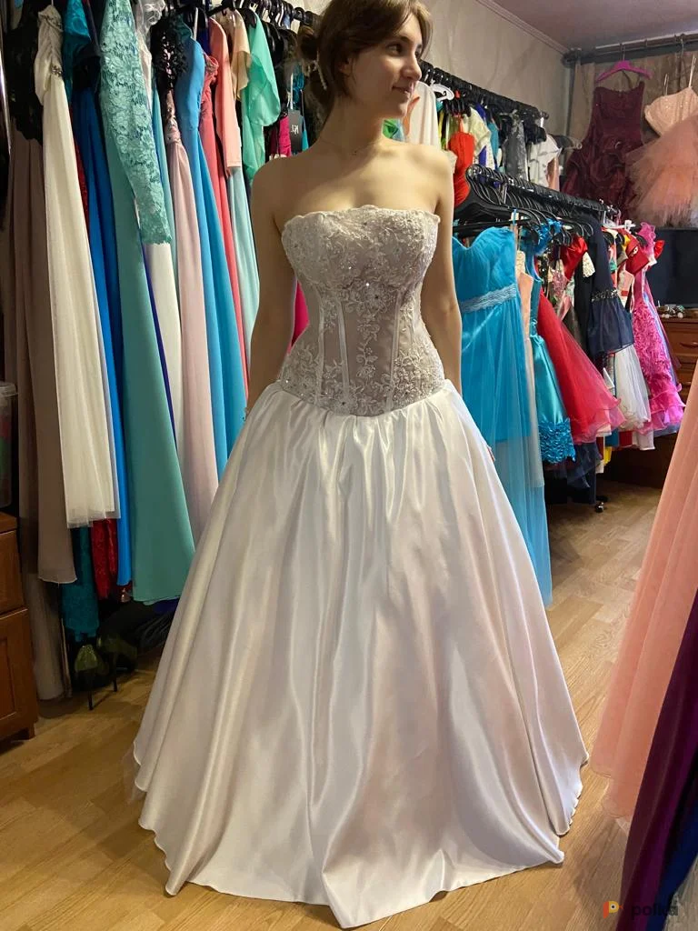 Возьмите Белое платье с пышной юбкой напрокат (Фото 1) в Москве