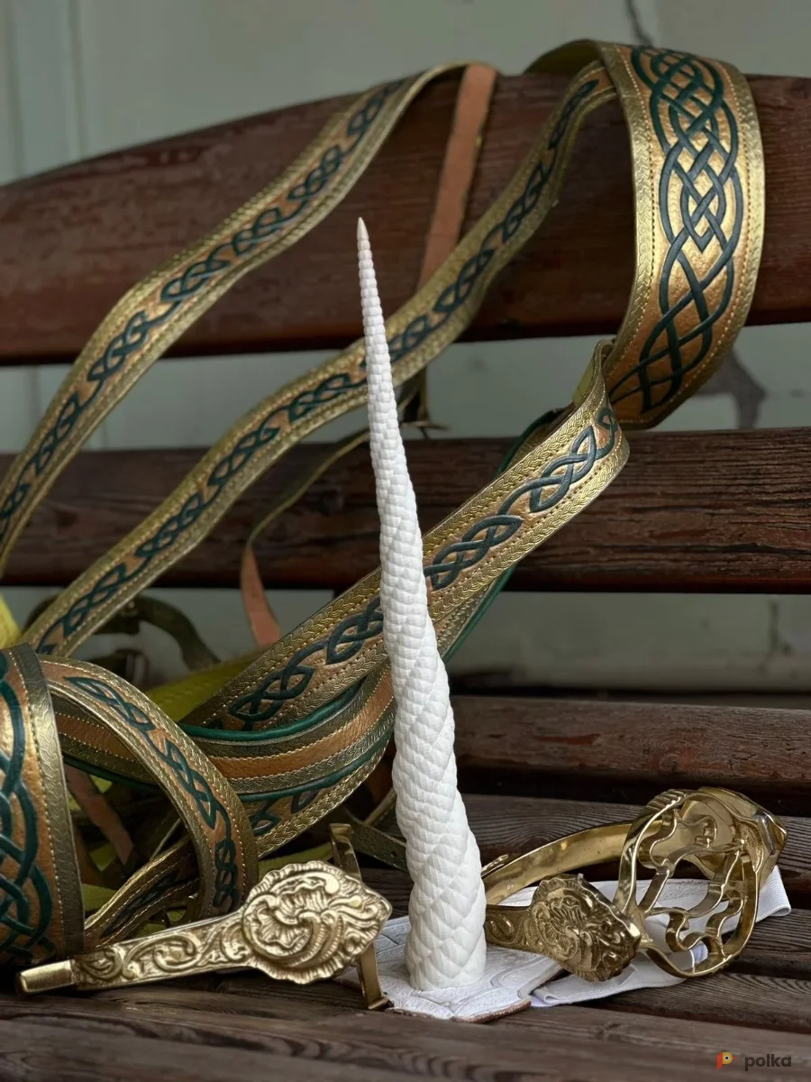 Возьмите Белый рог единорога на коня напрокат (Фото 1) в Москве