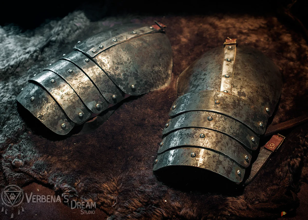 Возьмите Кованые наплечники напрокат (Фото 1) в Москве