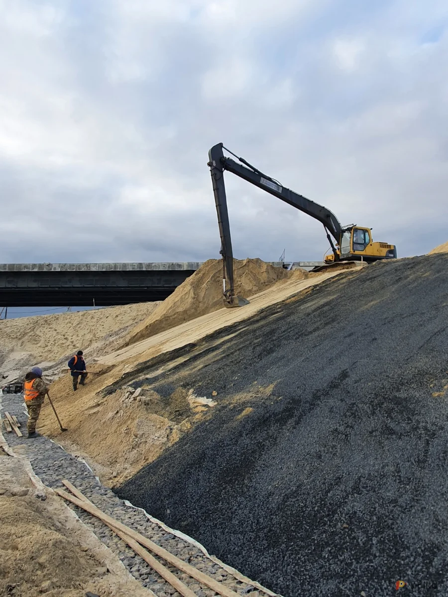 Возьмите Гусеничный экскаватор(длиннорукий) VOLVO 240BLC PRIME напрокат (Фото 1) В Ростове-на-Дону