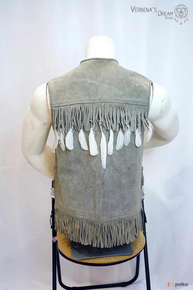 Возьмите Замшевый жилет с перьями напрокат (Фото 1) в Москве