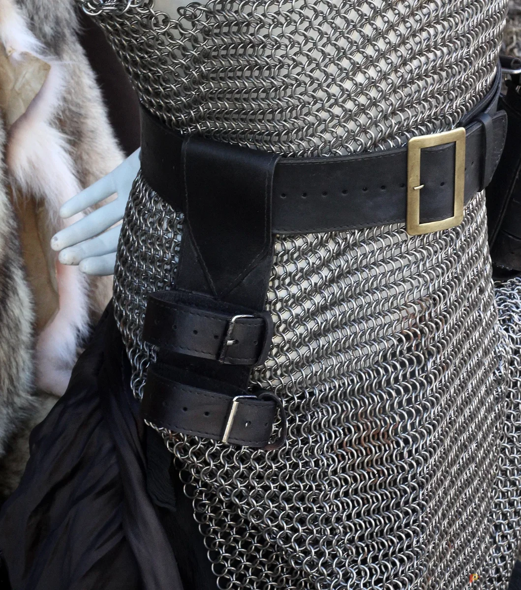Возьмите Черный широкий пояс с подвесом для меча напрокат (Фото 1) в Москве