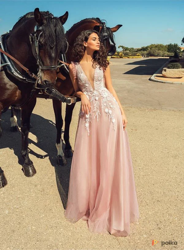 Возьмите Аренда платья на выпускной напрокат (Фото 1) в Москве