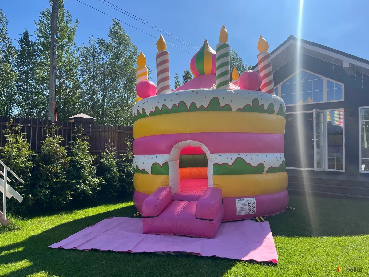 Возьмите Надувной батут торт  напрокат (Фото 1) в Москве