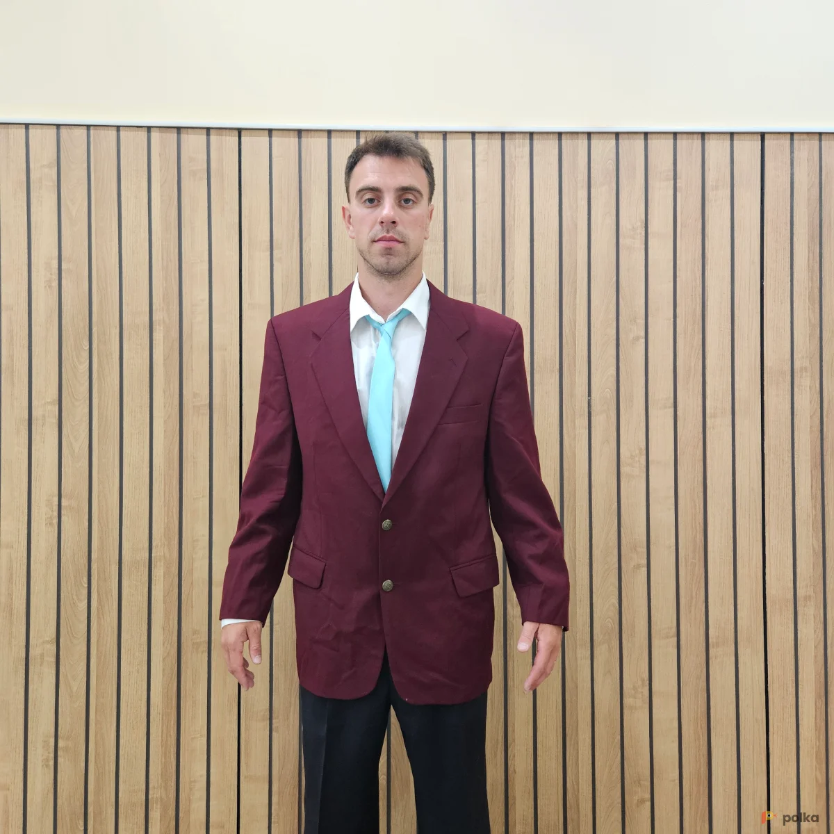 Возьмите Костюм мужской деловой с бордовым пиджаком напрокат (Фото 1) в Москве