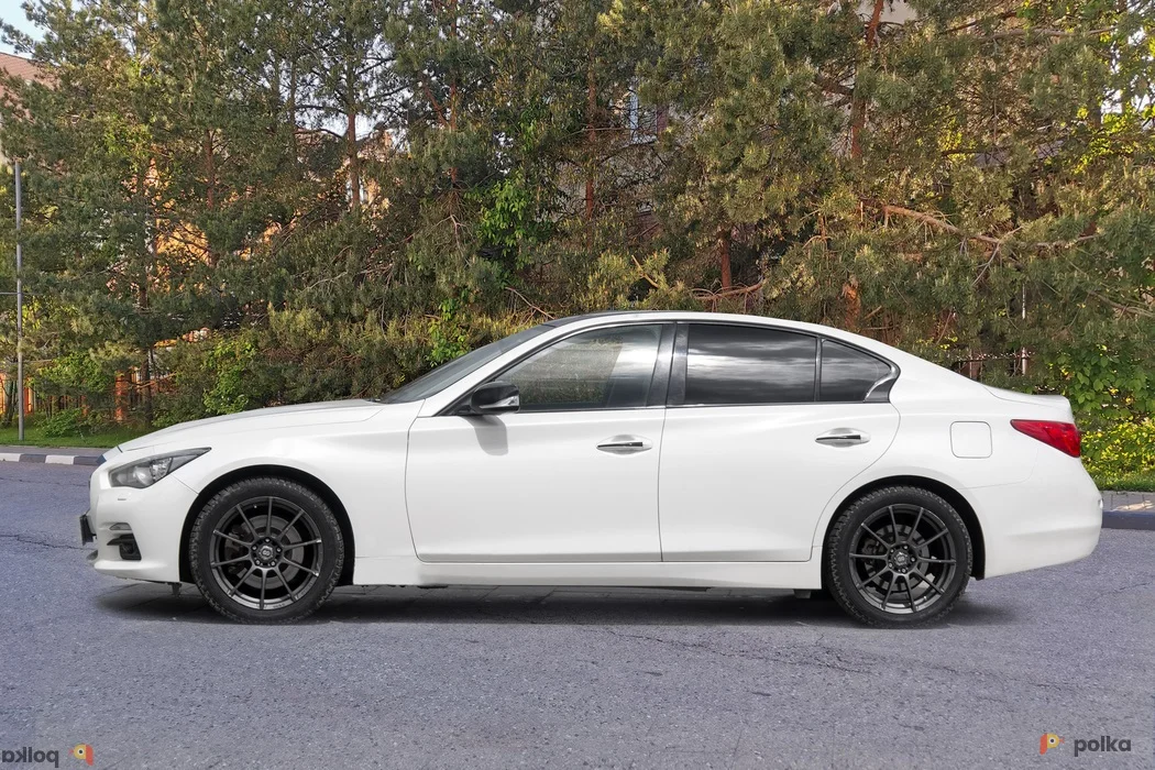 Возьмите Infiniti Q50 напрокат (Фото 1) в Москве