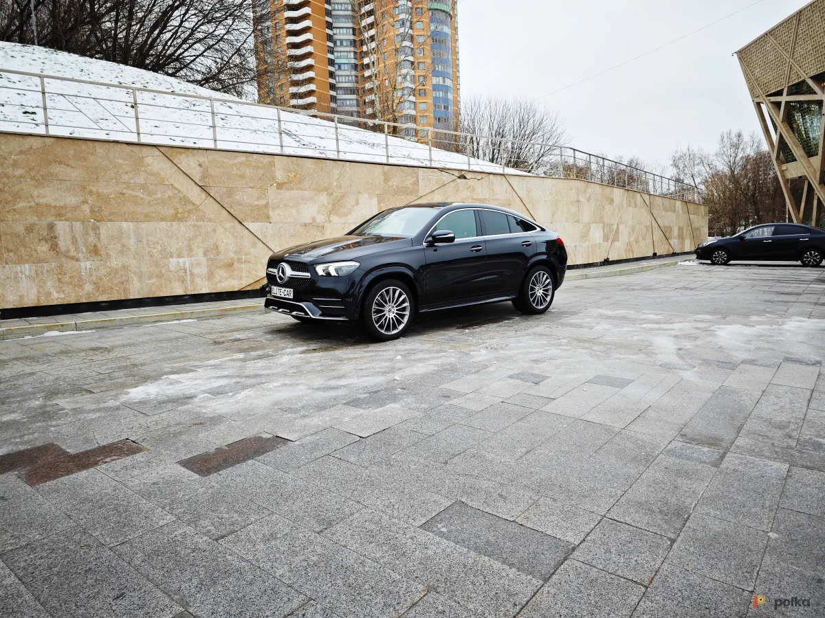 Возьмите Mercedes-Benz GLE Coupe  напрокат (Фото 1) в Москве