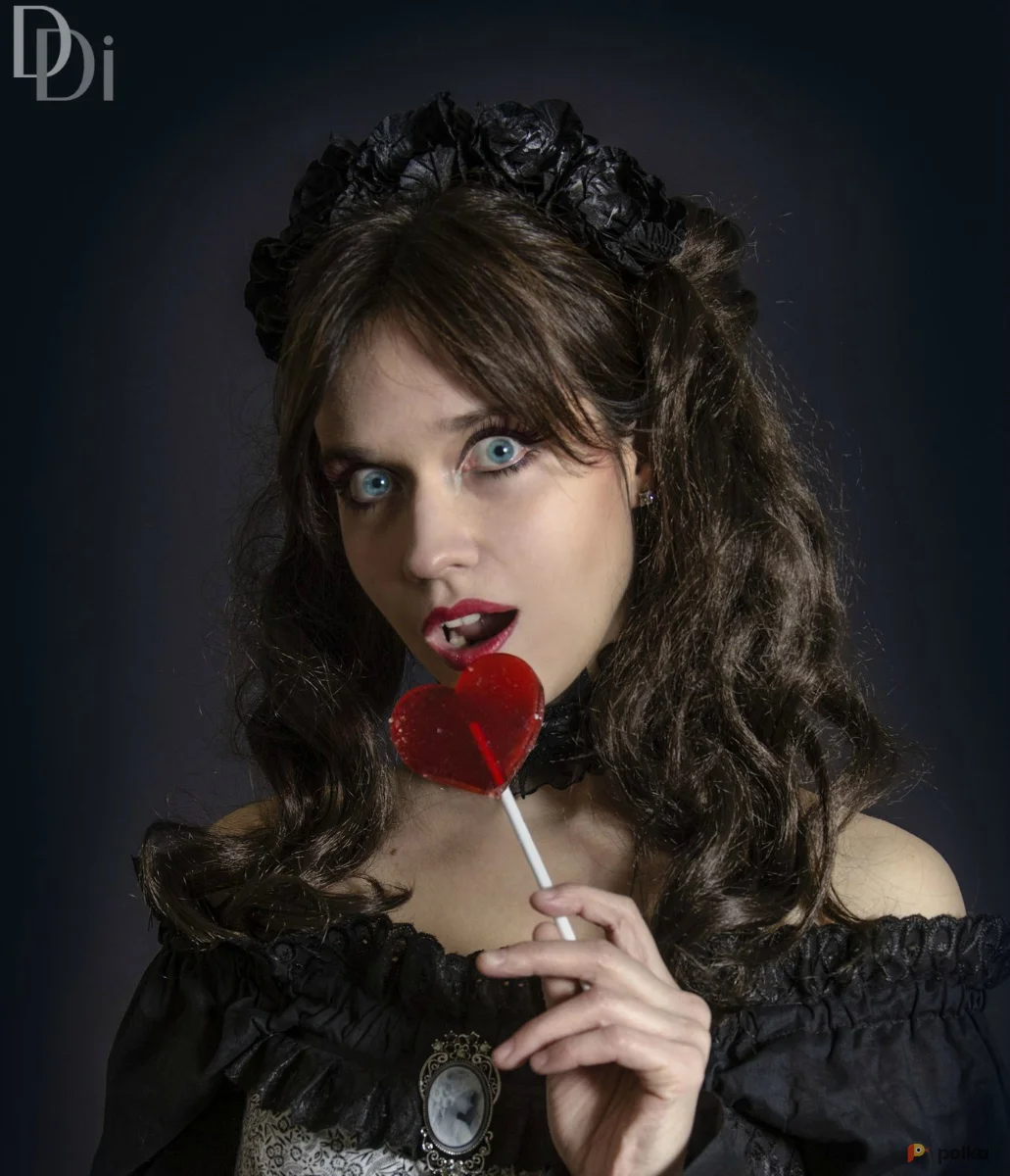 Возьмите Венок из черных роз напрокат (Фото 1) В Нижнем Новгороде