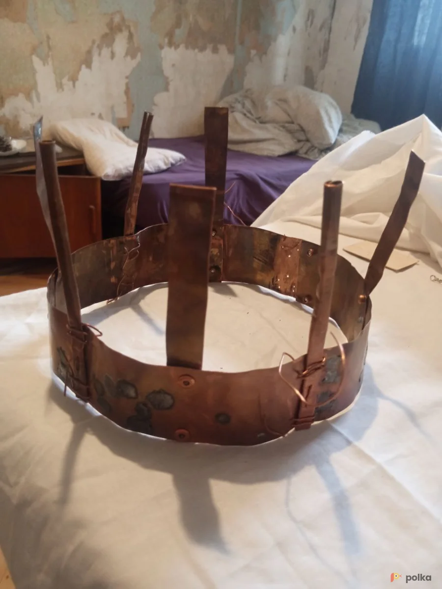 Возьмите Корона из меди реквизит для съемок аренда напрокат (Фото 1) в Москве