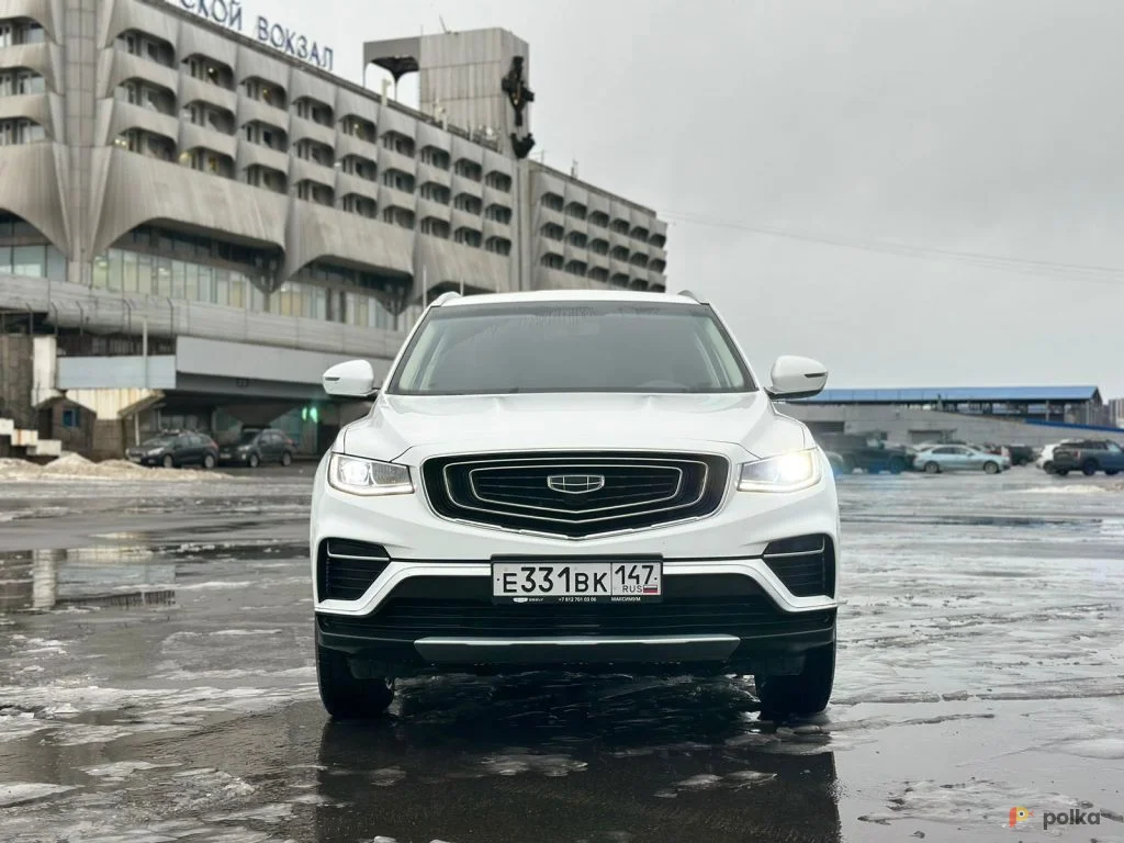 Возьмите Автомобиль Geely Atlas Pro напрокат (Фото 1) в Санкт-Петербурге